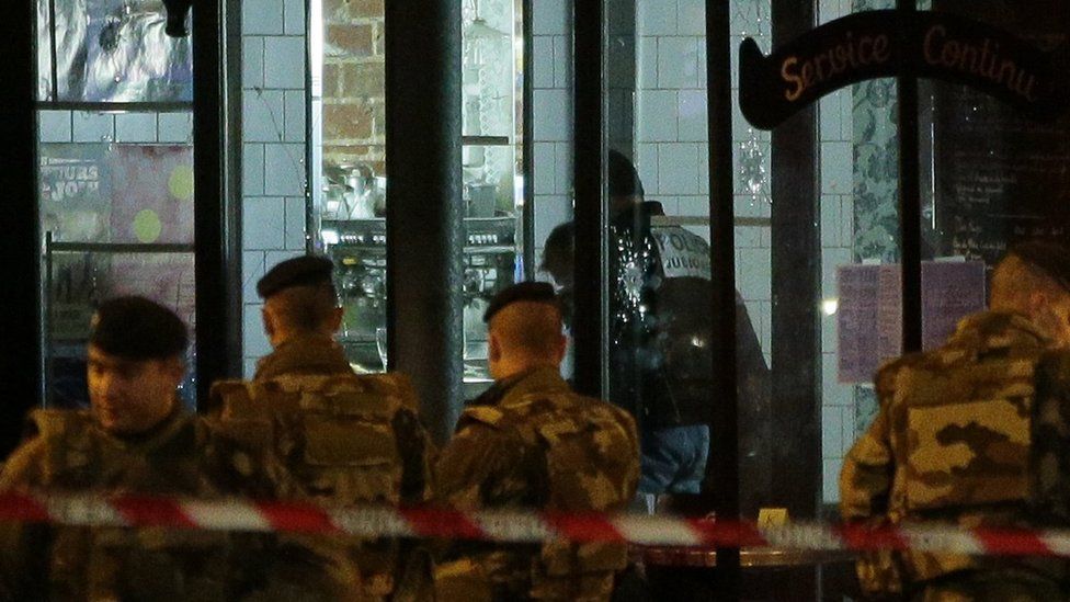 Soldiers search for evidence at La Belle Equipe bar (14 Nov)