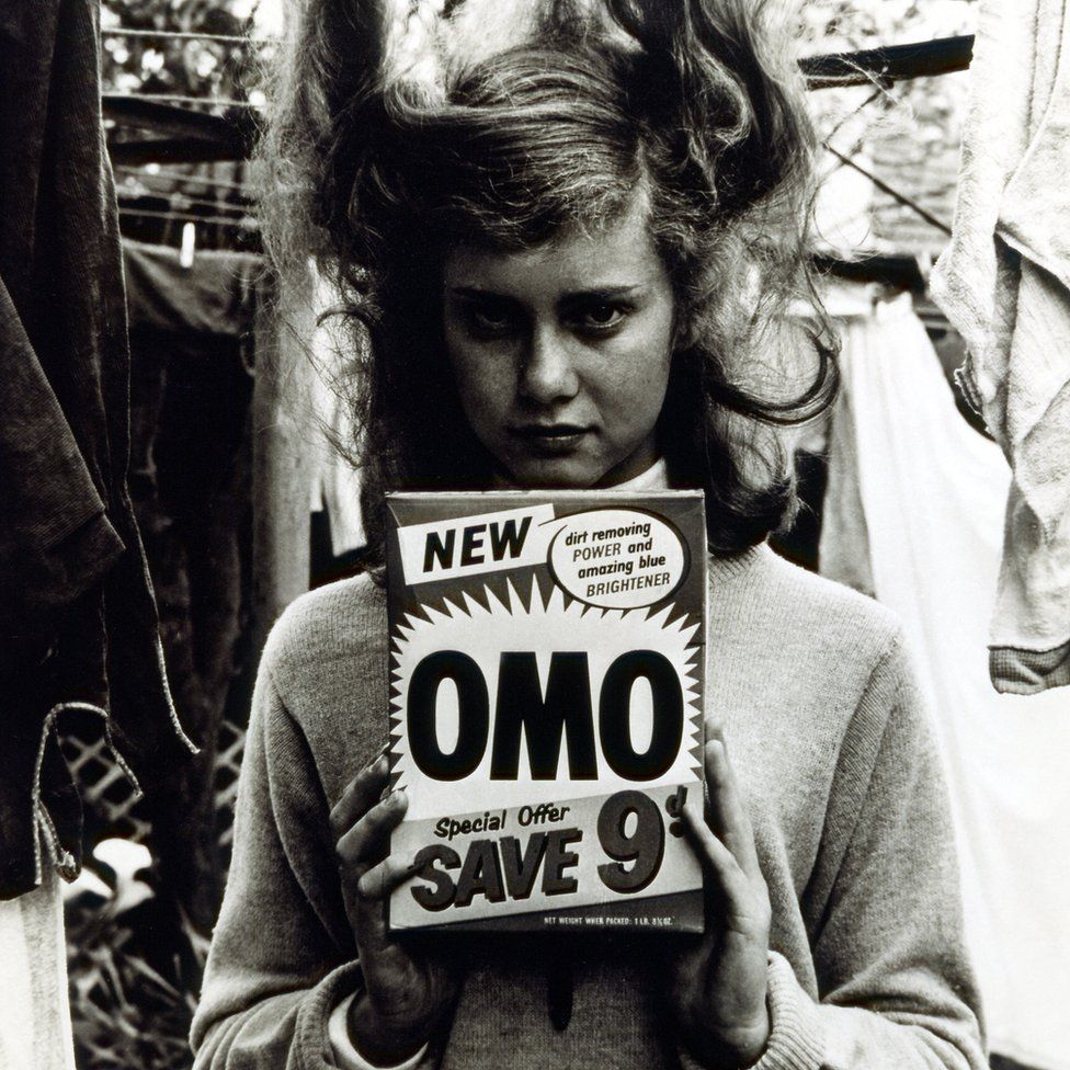 Olivia Newton-John aged 15 posing for a soap powder advert