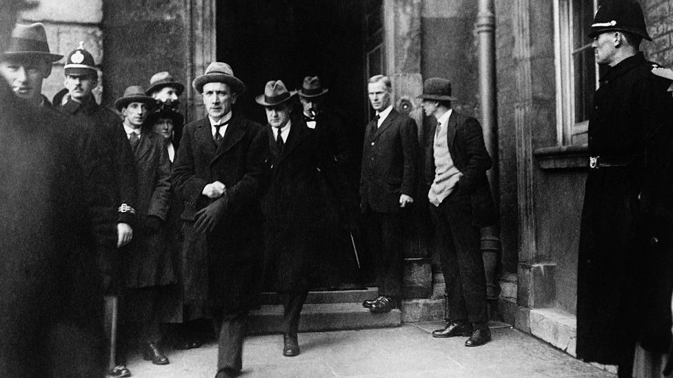Michael Collins arrives at Dublin Castle for the handover of power