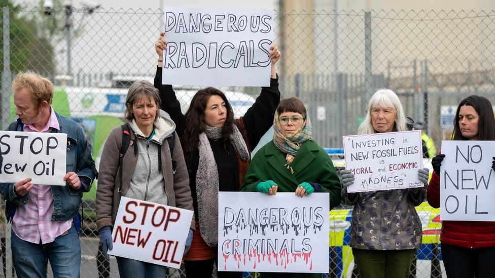 protesters outside the Kingsbury Oil Terminal