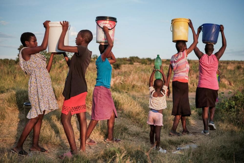 People carry water in buckets