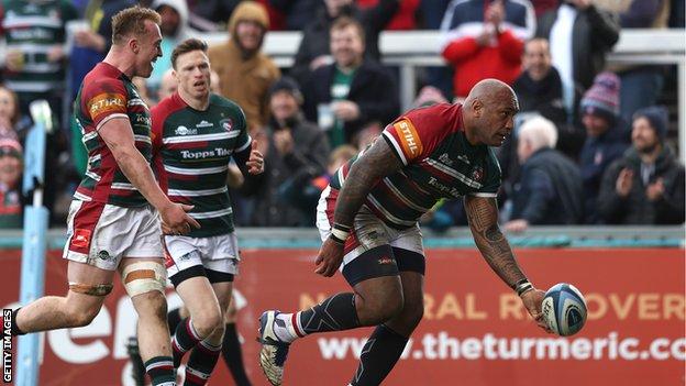 Nemani Nadolo scores a try for Leicester