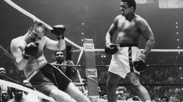 Muhammad Ali knocks out Chuck Wepner