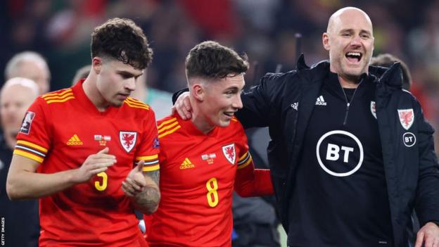 Wales manager Robert Page with Neco Williams and Harry Wilson