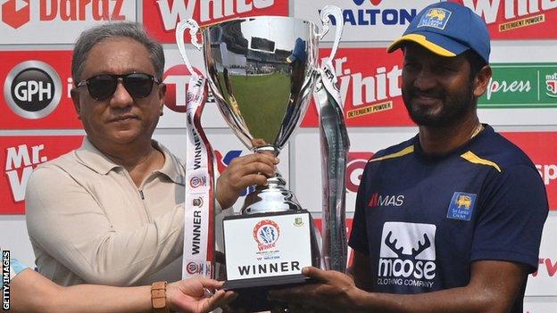 Sri Lanka captain Dimuth Karunaratne with the Test series trophy