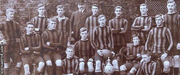 Northampton Saints 1903 team photo (Frank Anderson back row, third from right)