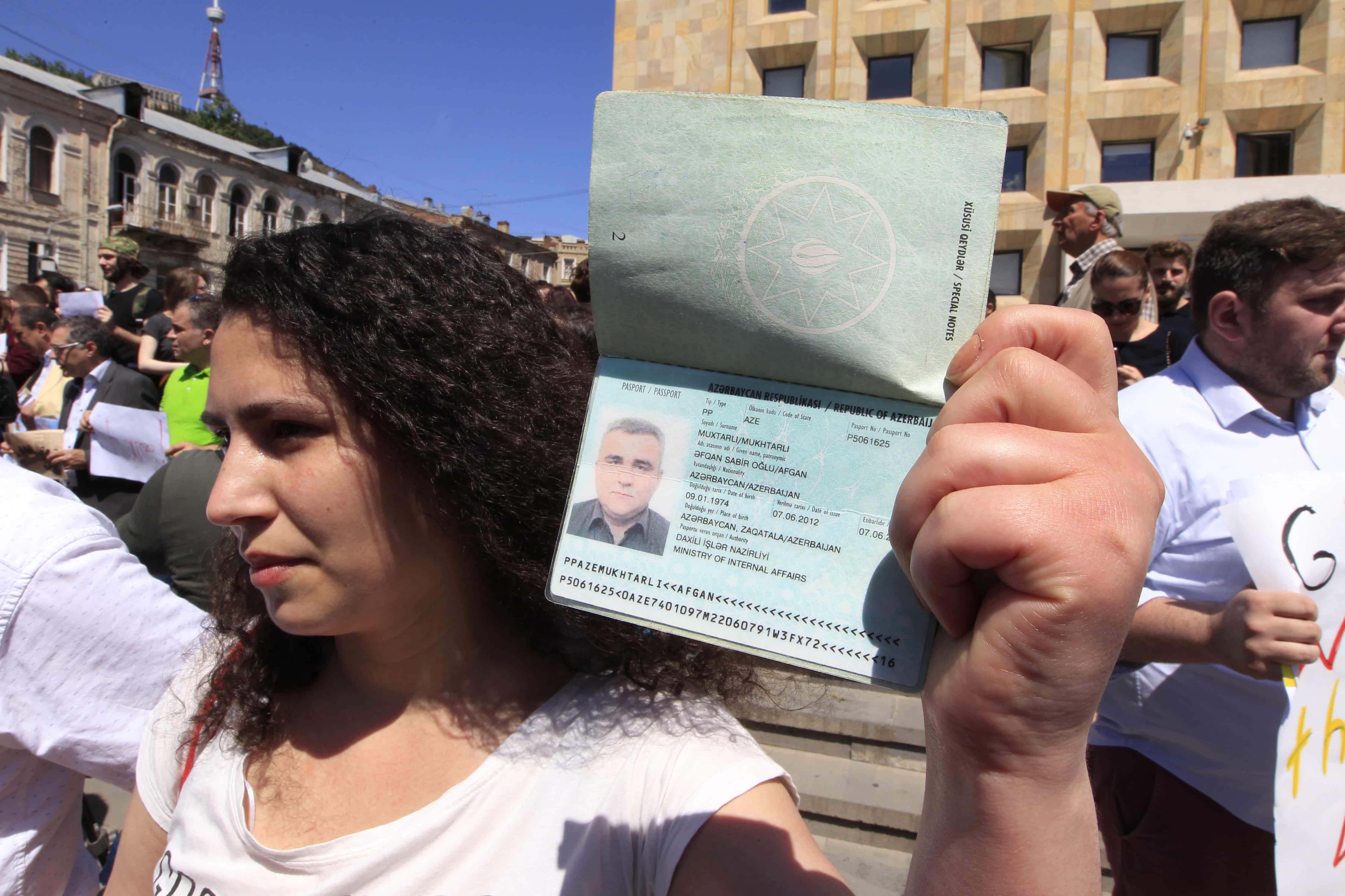 Leyla Mustafayeva, wife of Azerbaijani journalist Afgan Mukhtarli, attends a rally in Tbilisi, Georgia, 31 May 2017, AP Photo/Shakh Aivazov