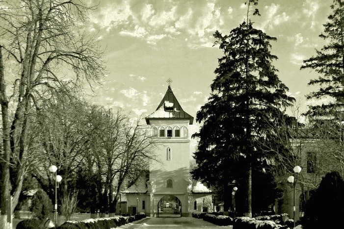 12 March 2009, The gatehouse of the Husi bishopal complex of the Orthodox Christian Church, where the bishop involved in the legal action was based, Red zenith/Wikipedia, Creative Commons Attribution-ShareAlike 3.0 License