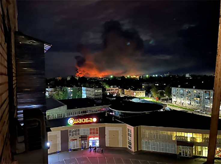 Пожар в Пскове после атаки украинской беспилотников