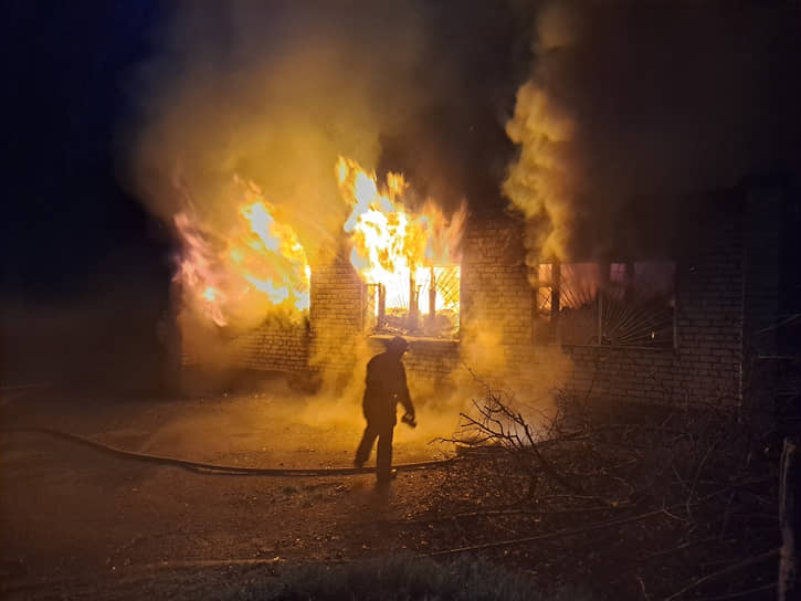 Пожар в Донецке после обстрела