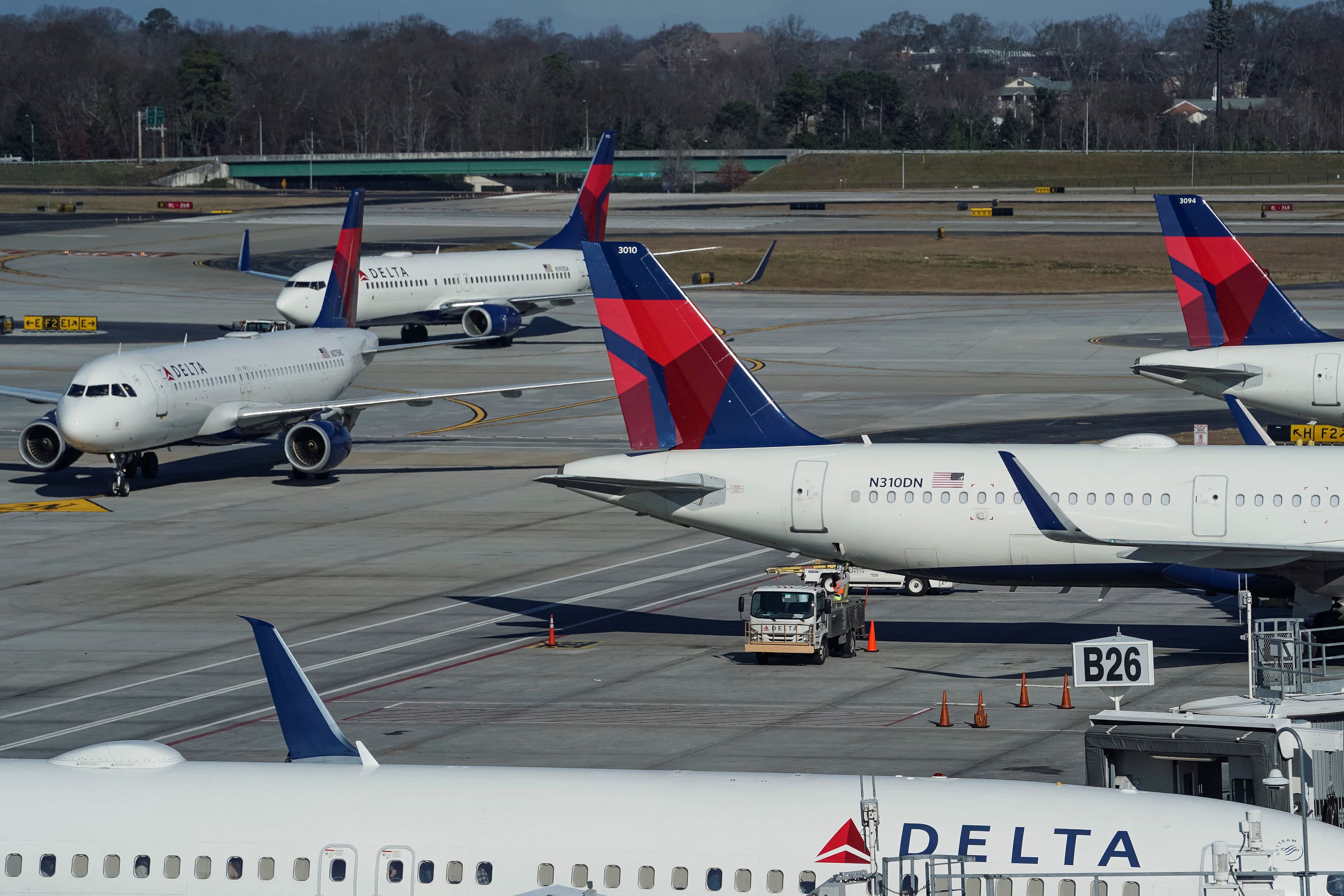 Delta gives staff another 5% raise, hikes starting wages to $19 an hour