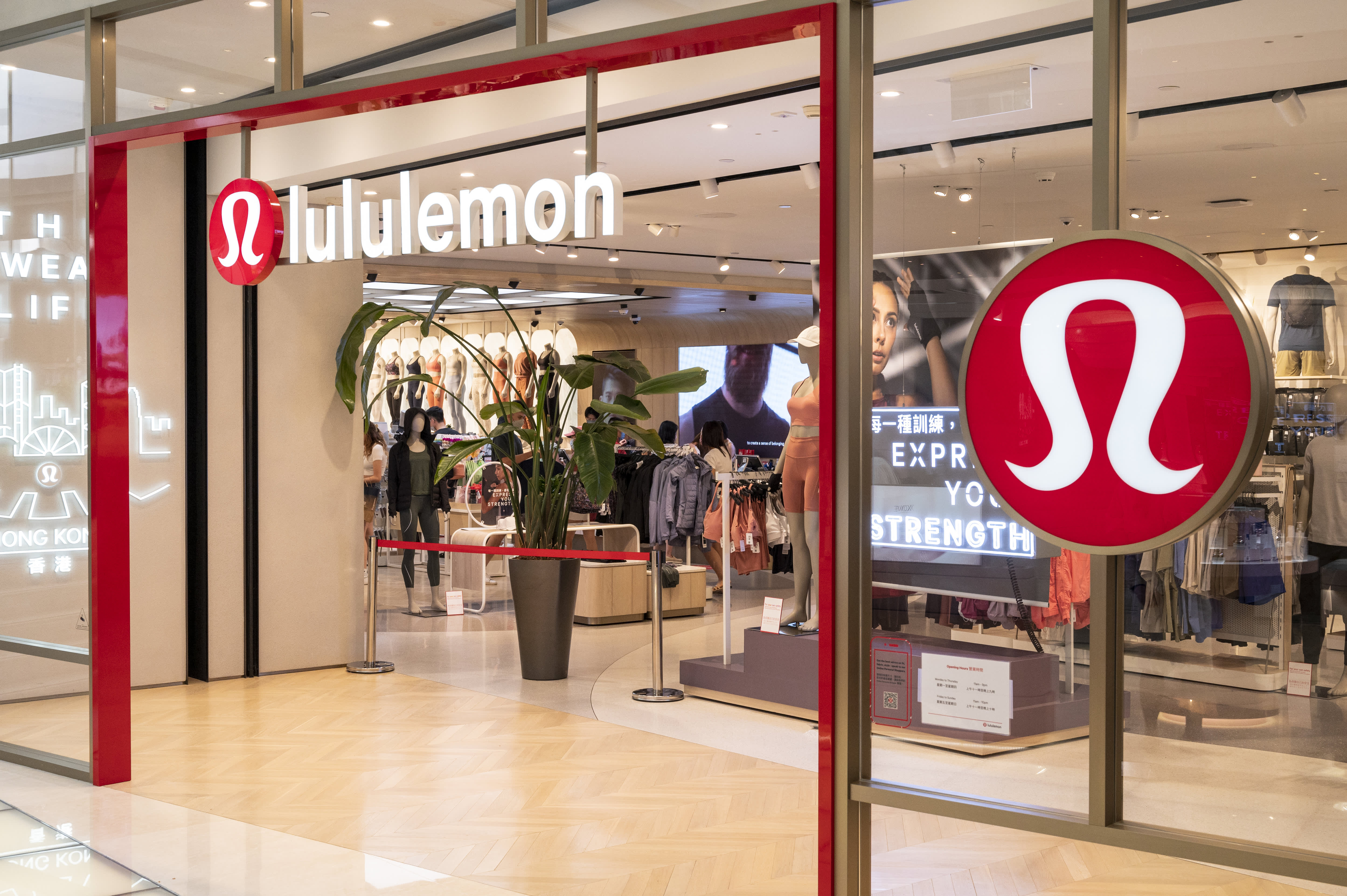 Should investors buy the dip in Lululemon? Here's what this fund manager says