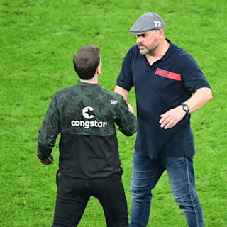 Zoff der Derby-Trainer: HSV-Baumgart knöpft sich Pauli-Hürzeler vor