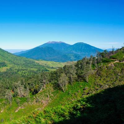 Berg och ett vulkaniskt landskap på ön Java i Indonesien.