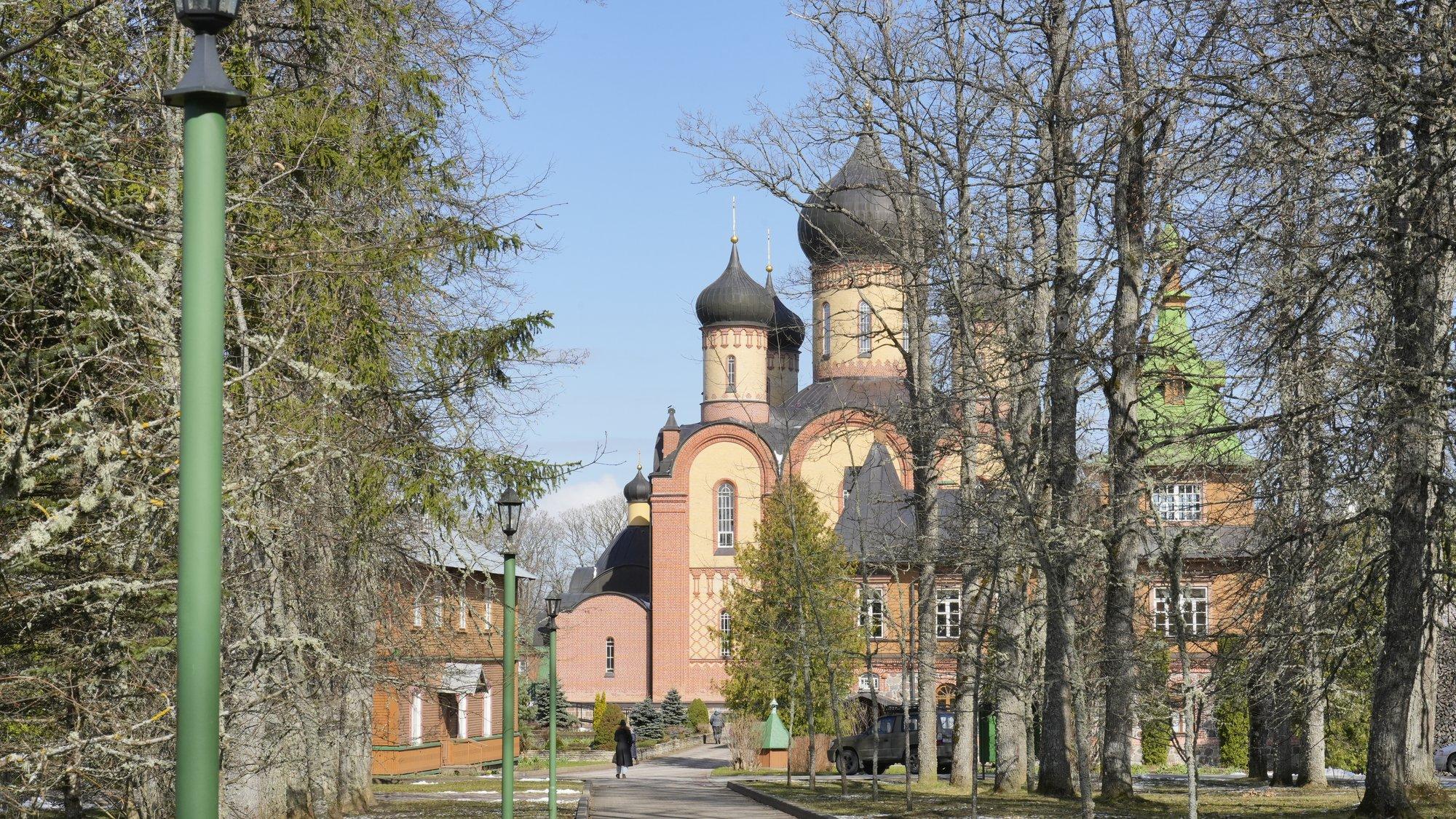 Ляэнеметс поехал убеждать Пюхтицкий монастырь выйти из подчинения Москве