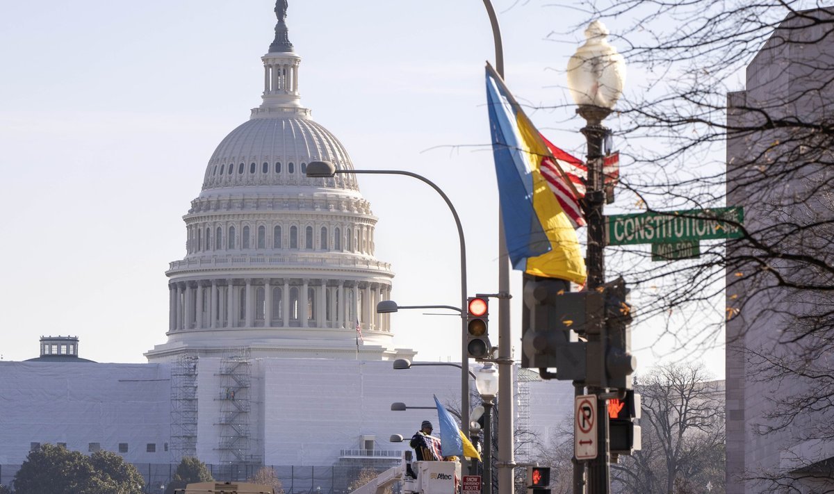 Сенат США одобрил долгожданный пакет помощи Украине