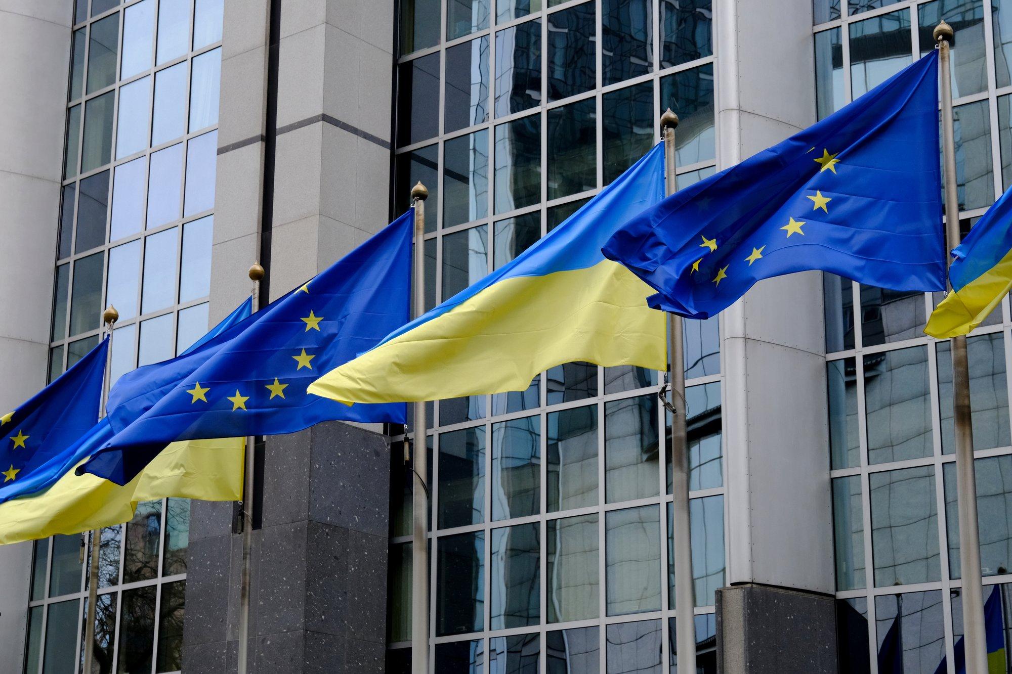 „Меньше слов, больше оружия“: ЕС наращивает помощь Украине