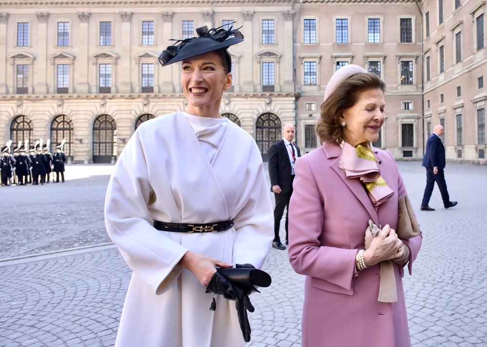Наряд супруги президента Финляндии вызвал в Швеции ажиотаж – за стильные вещи от кутюр необходимо платить из собственного кармана