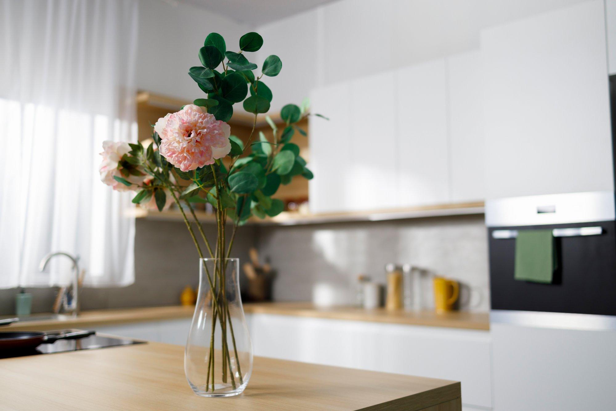 Эти пять причин заставят вас навсегда отказаться от искусственных цветов на кухне