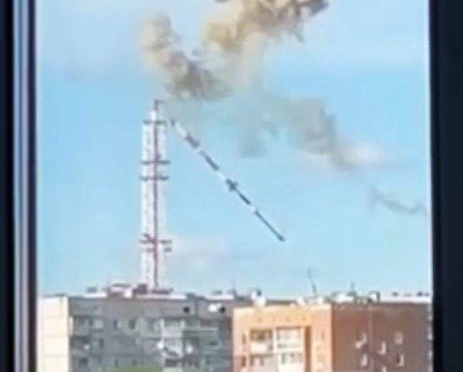 ВОЕННЫЙ ДНЕВНИК (789-й день) | В Харькове в результате российского удара разломилась и частично обрушилась телебашня