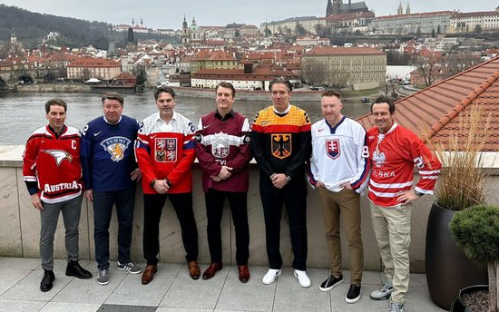 Легенды хоккея встретились в Праге: Озолиньш, Ягр и Курри