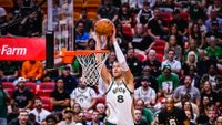 Porziņģis reabilitējas un palīdz 'Celtics' izcīnīt otro uzvaru sērijā pret 'Heat'