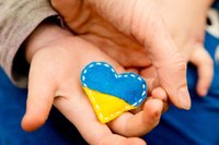 Пособия, профессии, языки. Украинские беженцы: два года в Латвии — цифры и факты