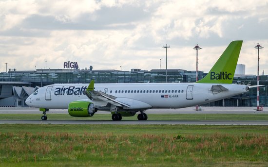 Beidzot peļņa, jaunas dzinēju problēmas un naudas meklējumos. Ko rāda 'airBaltic' 2023. gada pārskats 