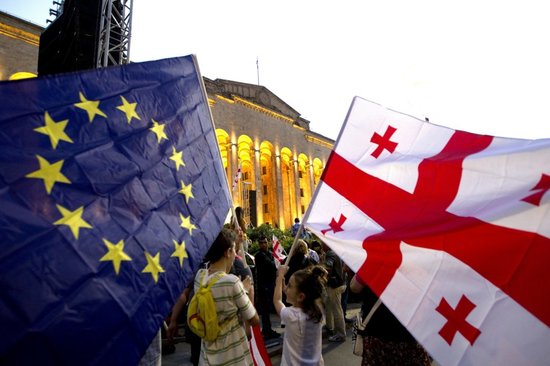 Грузинские правые сжигают флаги Евросоюза и публикуют видео в соцсетях