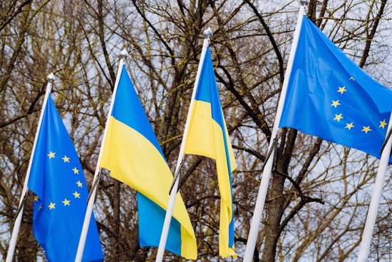 Gandrīz 60% respondentu atbalsta Ukrainas uzņemšanu ES, liecina aptauja