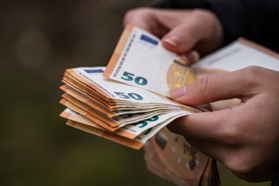 Европарламент запретил наличные платежи свыше 10 тысяч евро