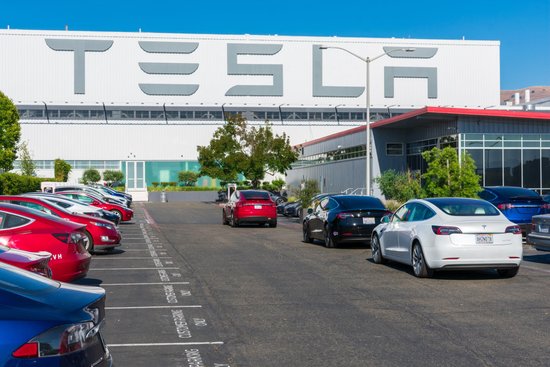 Daļa 'Tesla' darbinieku par atlaišanu uzzinājuši nepatīkamā veidā