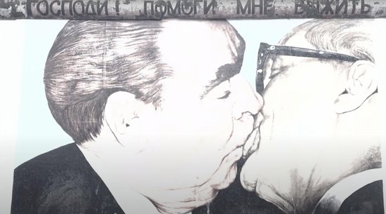ВИДЕО. От Бранденбургских ворот до "Чекпойнта Чарли": краткая экскурсия по Берлинской стене