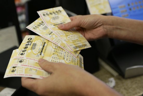 В США в лотерее Powerball выигран джекпот в 1,3 миллиарда долларов
