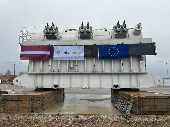 Latvenergo передал Украине трансформатор из Рижской ГЭС, масло и компрессор