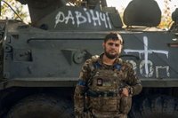 Bahmutā kritis Ukrainā slavenais cīnītājs, 'Da Vinči vilku' komandieris Kocjubailo