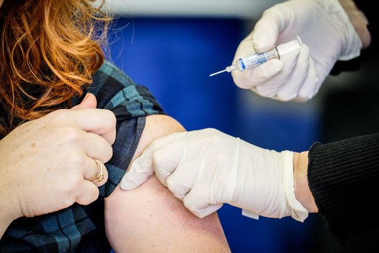 Плюс 25 лет к жизни. В Латвии отметили полвека вакцинации: чем и как у нас можно (не) заболеть?