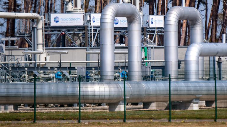 Blick auf Rohrsysteme und Absperrvorrichtungen in der Gasempfangsstation der Ostseepipeline Nord Stream 1 und der Übernahmestation der Ferngasleitung OPAL (Ostsee-Pipeline-Anbindungsleitung).
