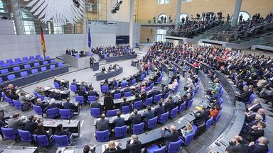 Ein Überblick über die Eröffnungssitzung des Deutschen Bundestages in Berlin.