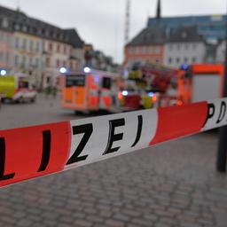 Ein Absperrband der Polizei nahe der Fußgängerzone in Trier