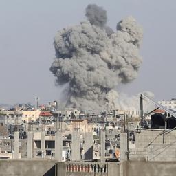 Rauch steigt über Rafah im südlichen Gazastreifen nach einem israelischen Luftangriff auf