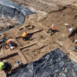 Archäologen haben im niederländischen Herwen-Hemelingeine fast vollständig erhaltene römische Tempelanlage gefunden.