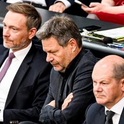 Finanzminister Christian Lindner, Wirtschaftsminister Robert Habeck und Kanzler Olaf Scholz im Bundestag.