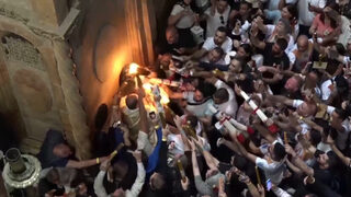 Благодатният огън слезе в Йерусалим (видео)