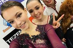 Фигуристки Анна Щербакова, Камила Валиева и Александра Трусова на чемпионате России по фигурному катанию в Санкт-Петербурге, 2021 год