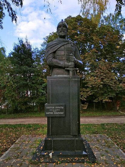 Памятник князю Дмитрию Пожарскому в Зарайске