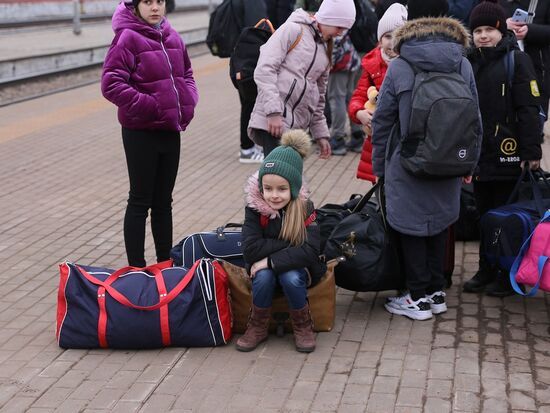Отправка детей из Белгородской области в другие регионы России