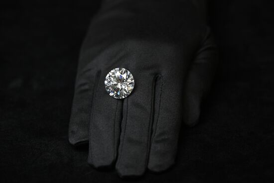 Показ лотов аукциона из коллекции ALROSA Diamond Exclusive