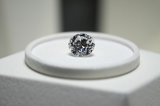 Показ лотов аукциона из коллекции ALROSA Diamond Exclusive