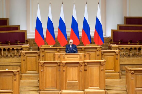 Президент Владимир Путин принял участие в заседании Совета законодателей РФ